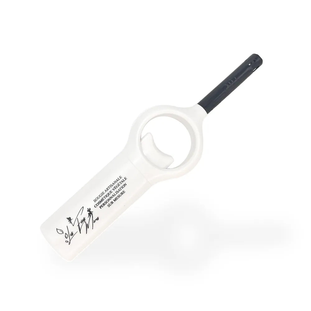 Allume-gaz rechargeable Les Fées Mères pour bougie artisanale, accessoire pratique made in France pour allumer en sécurité une bougie parfumée.