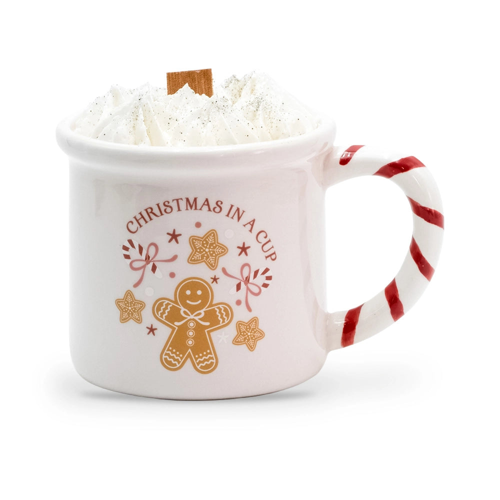 Bougie mug pain d'épices rose en céramique, bonhomme pain d'épices et inscription Christmas in a cup, anse rayée rouge et blanche, mèche en bois, Les Fées Mères
