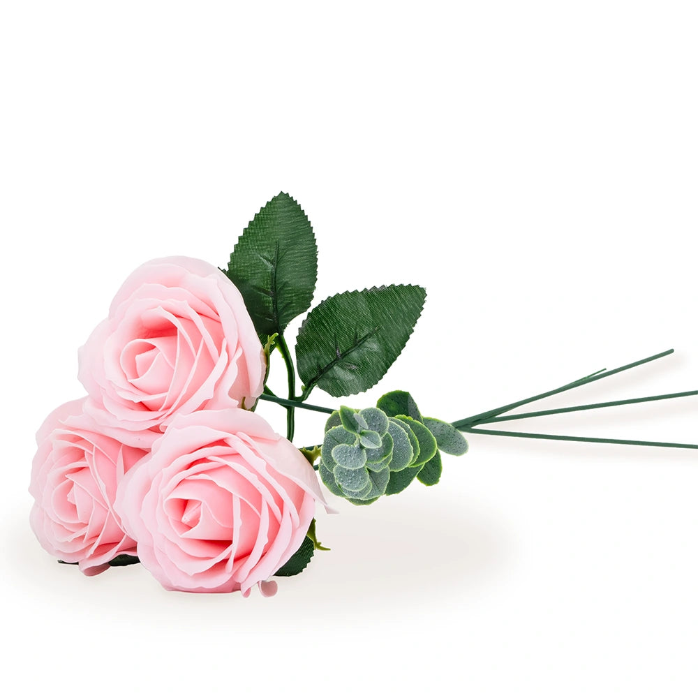 Bouquet de 3 roses de savon rose poudré avec feuillage et eucalyptus, fleur éternelle Les Fées Mères