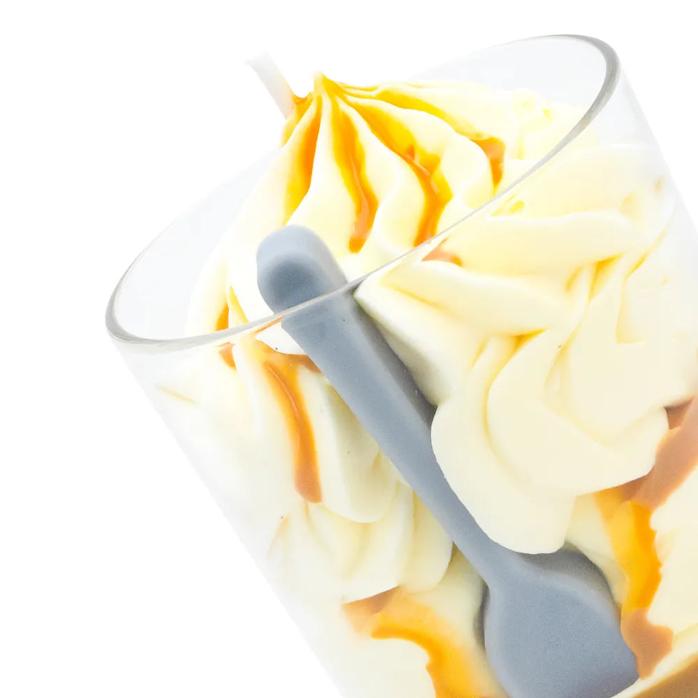 Détail de la texture chantilly de notre bougie vanille naturelle faite main.