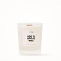 Petite bougie parfumée Les Fées Mères avec l'étiquette « 100 % esprit de Noël », petit format 20 heures, pot en verre blanc et mèche en bois de hêtre