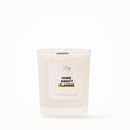 Petite bougie parfumée Les Fées Mères avec l'étiquette « Home sweet flamme », petit format 20 heures, pot en verre blanc et mèche en bois de hêtre