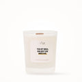 Petite bougie parfumée Les Fées Mères avec l'étiquette « Toi et moi, on est de mèche », petit format 20 heures, pot en verre blanc et mèche en bois de hêtre