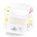Sachet de poudre parfumée pour aspirateur au monoï, produit artisanal et naturel.