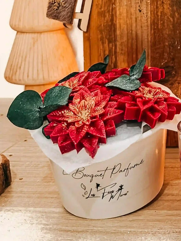 Bouquet de Noël en fleurs de cire parfumée fleur de Noël, poinsettias rouges et eucalyptus, Le Bouquet Parfumé Les Fées Mères