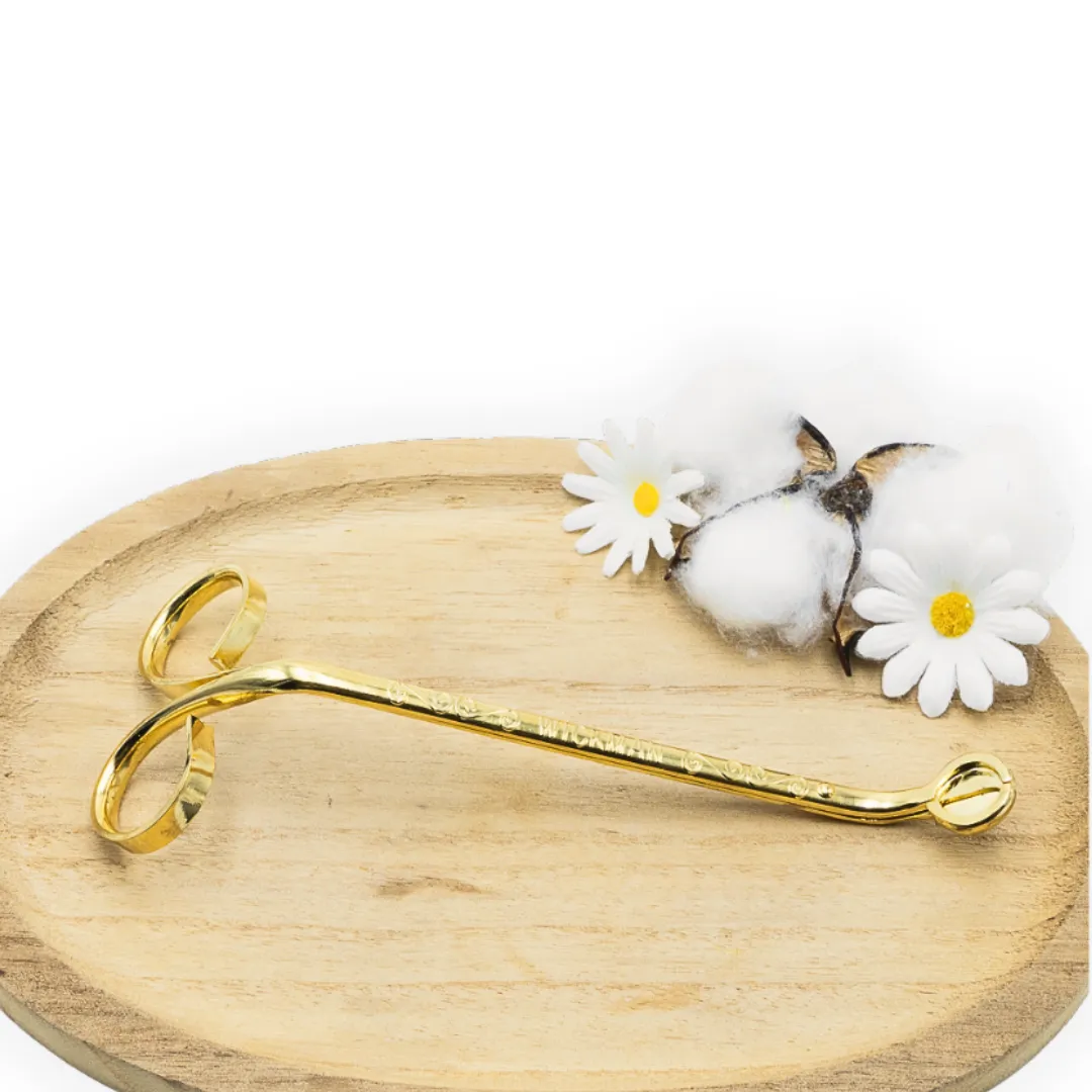 cette photo représente le coupe mèche doré