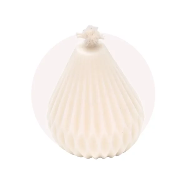 Bougie en cire végétale sans parfum représentant une poire géometrique