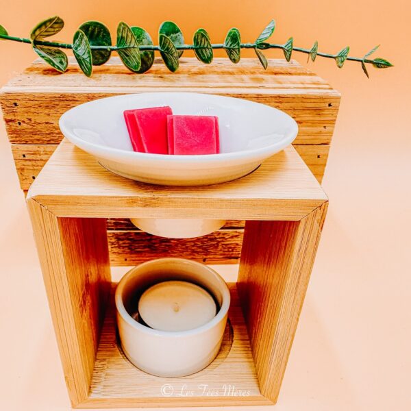 Brule parfum simplicité bambou et céramique simple et épuré tout en ayant le chic du bois et la pureté du blanc.