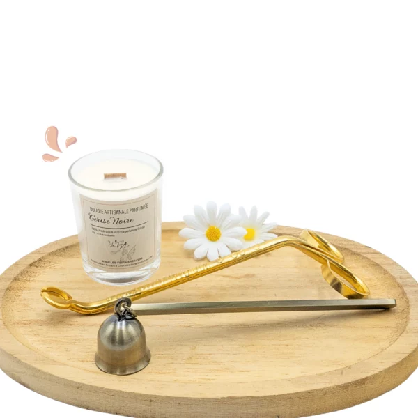 cette photo représente le coffret cadeau petite bougie plus accessoires