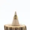 cette photo représente la bague fleur dorée