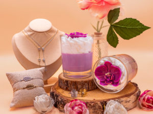 cette photo représente la bougie bijou gourmande orchidée