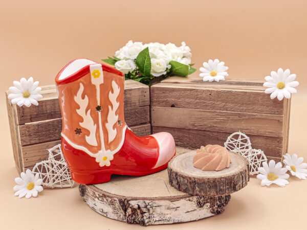 cette photo représente le brûle parfum botte de cowboy