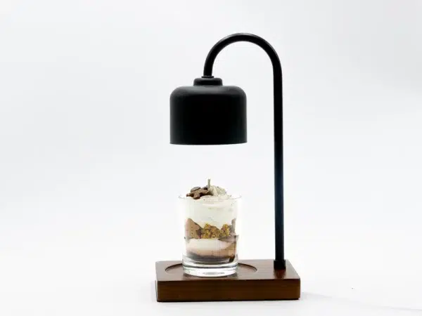 cette photo le présente la lampe à bougie noire