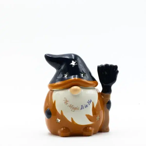 cette photo représente le brule parfum gnome sorcier