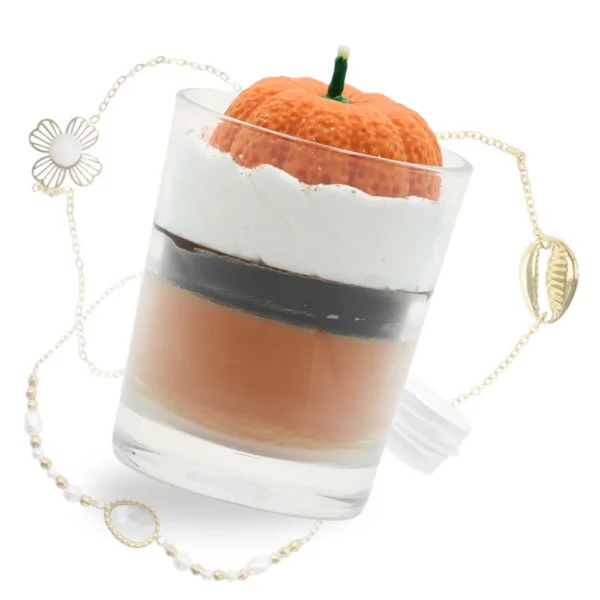 Photo de la bougie bijou Citrouille et exemples de bracelet qu'elle peut contenir