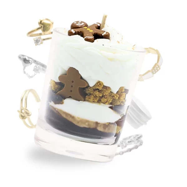 Photo de la bougie bijou Pain d'Epices et exemples de bague qu'elle peut contenir