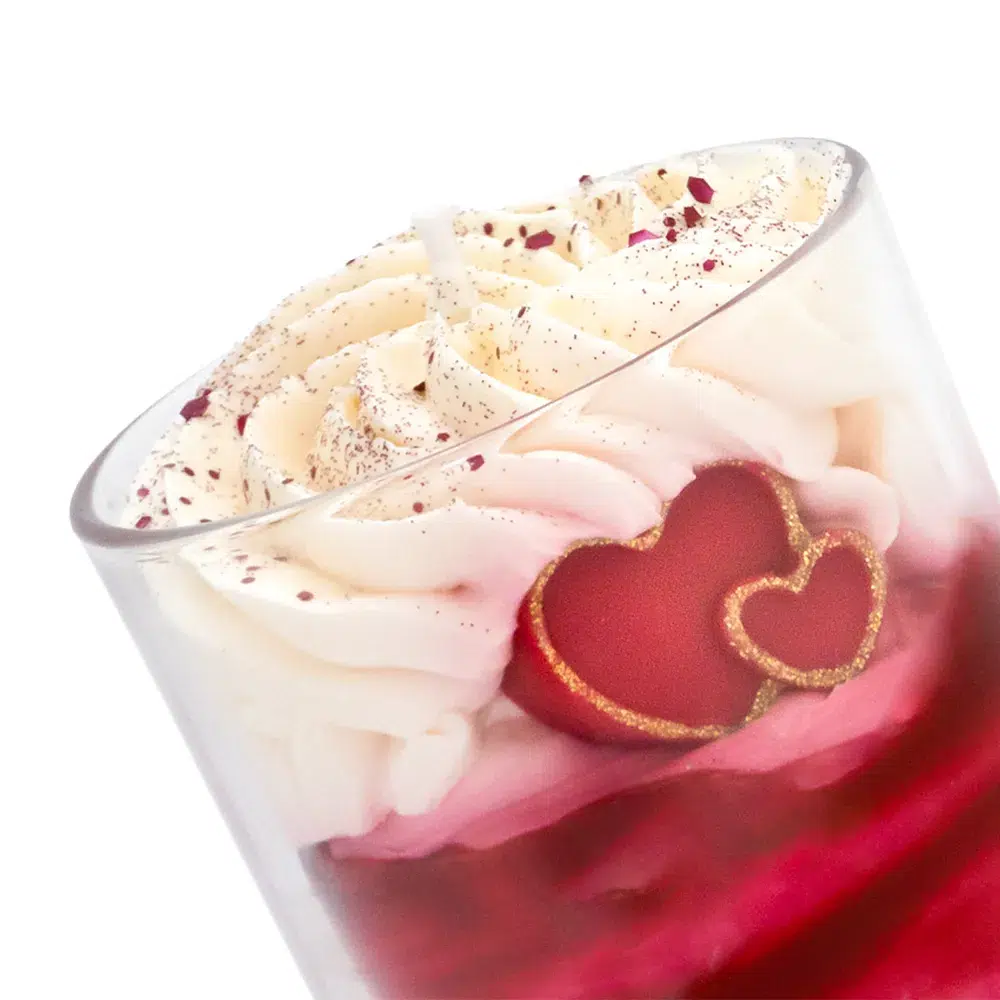 Photo qui représente notre bougie gourmande saint valentin rubis de façon plus zoomé